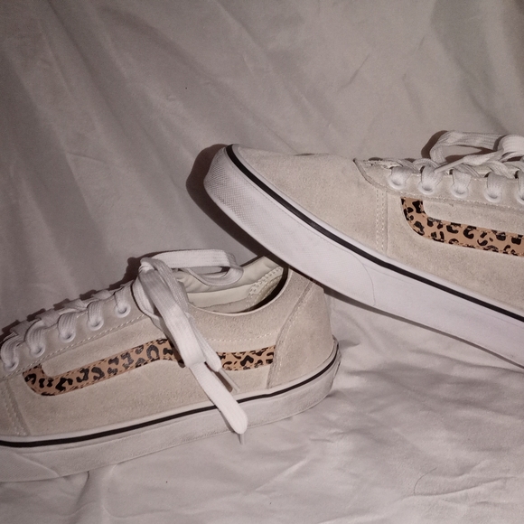 Vans Cream and Leopard Print Women's Sneakers. Need Some Cleaning But In Great S - Picture 11 of 13